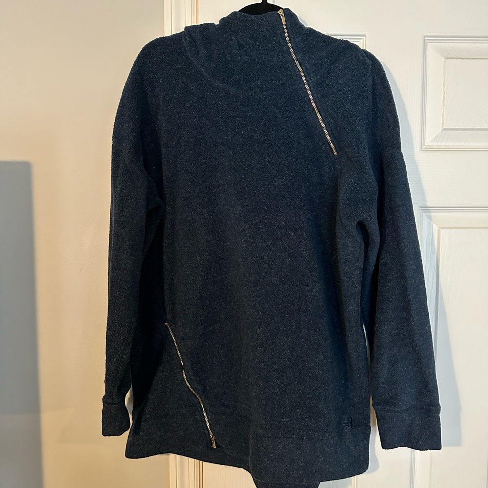 Women’s Navy Blue Sweater/Hoodie